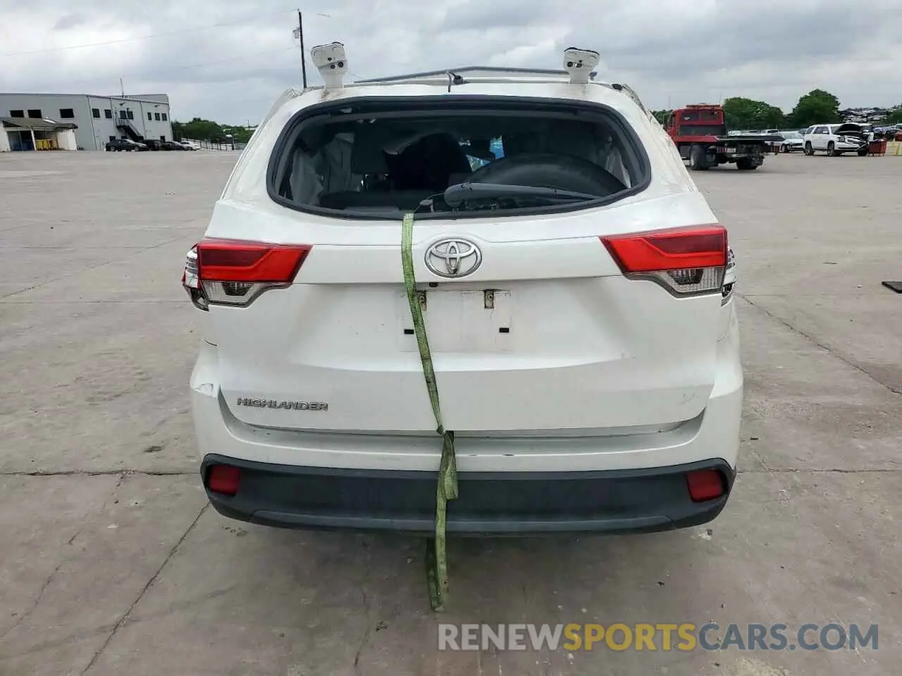 6 Photograph of a damaged car 5TDZARFH6KS051881 TOYOTA HIGHLANDER 2019
