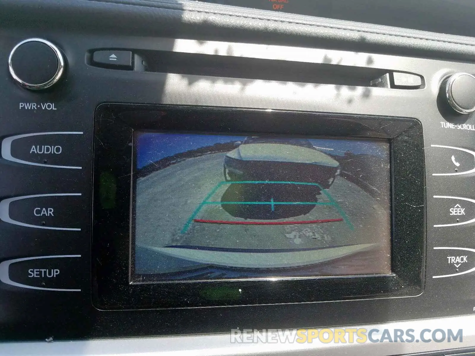 9 Photograph of a damaged car 5TDZARFH6KS053713 TOYOTA HIGHLANDER 2019