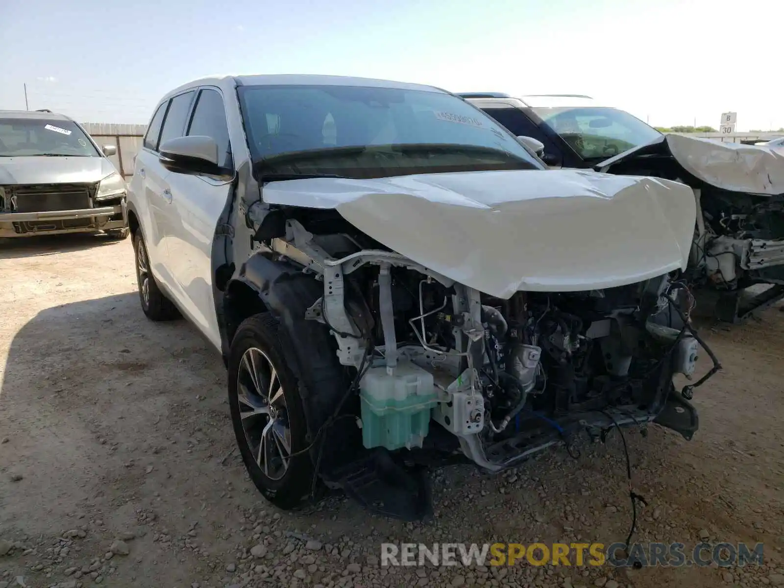 1 Photograph of a damaged car 5TDZARFH6KS054232 TOYOTA HIGHLANDER 2019