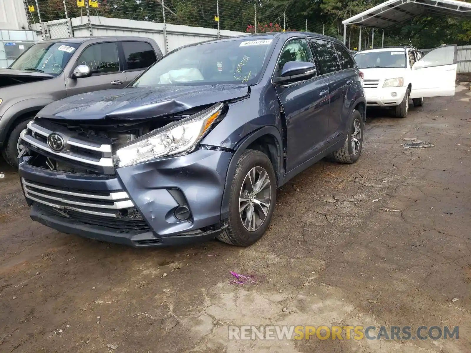 2 Photograph of a damaged car 5TDZARFH6KS054747 TOYOTA HIGHLANDER 2019