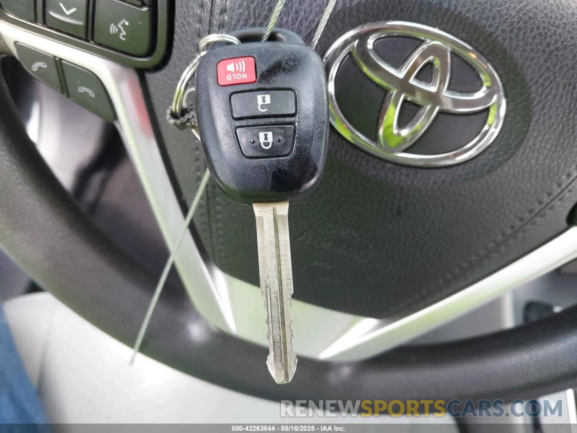 11 Photograph of a damaged car 5TDZARFH6KS055901 TOYOTA HIGHLANDER 2019