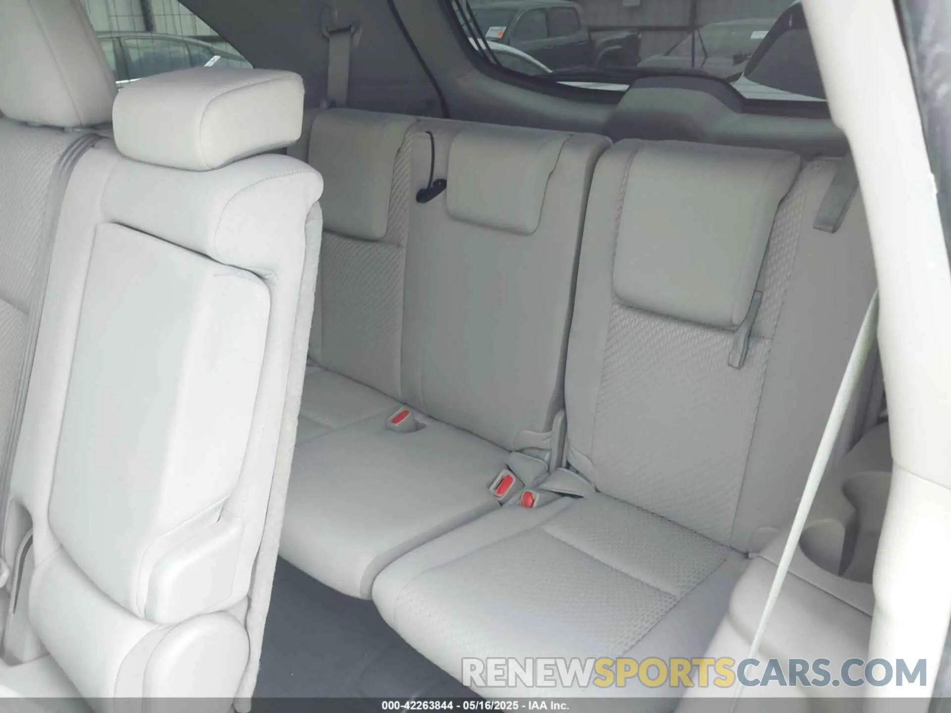 22 Photograph of a damaged car 5TDZARFH6KS055901 TOYOTA HIGHLANDER 2019