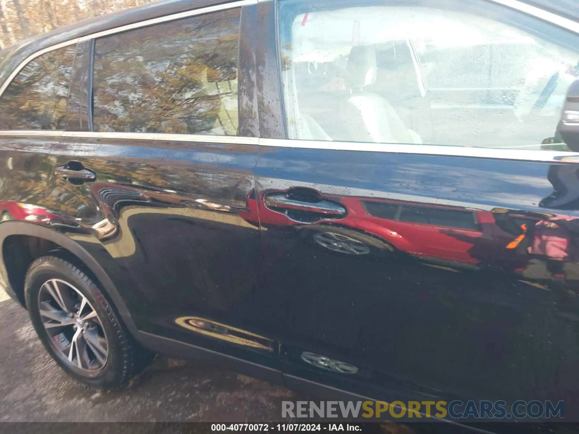 13 Photograph of a damaged car 5TDZARFH6KS057017 TOYOTA HIGHLANDER 2019