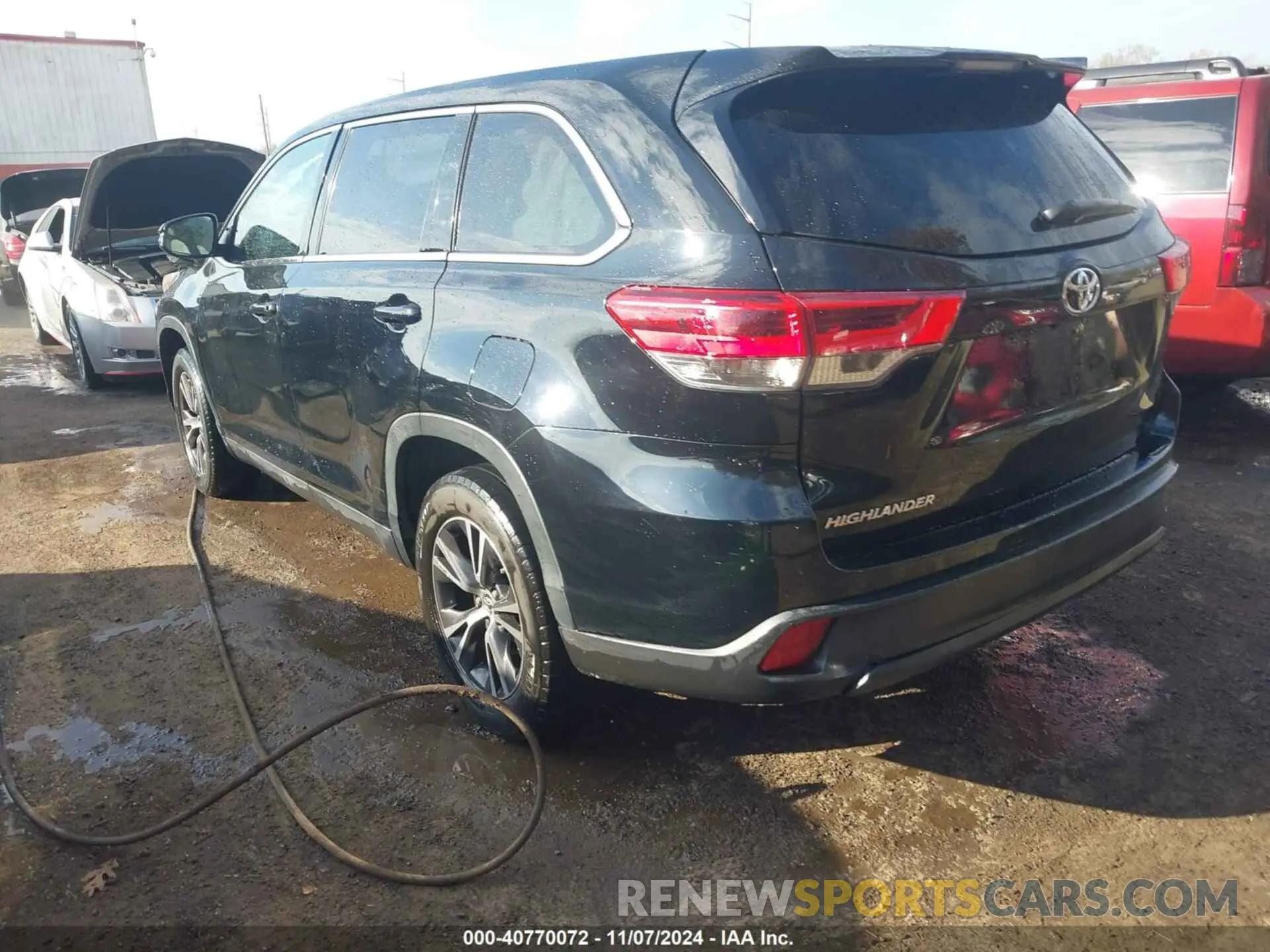 3 Photograph of a damaged car 5TDZARFH6KS057017 TOYOTA HIGHLANDER 2019
