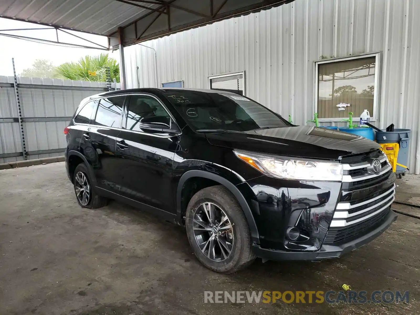 1 Photograph of a damaged car 5TDZARFH6KS059687 TOYOTA HIGHLANDER 2019