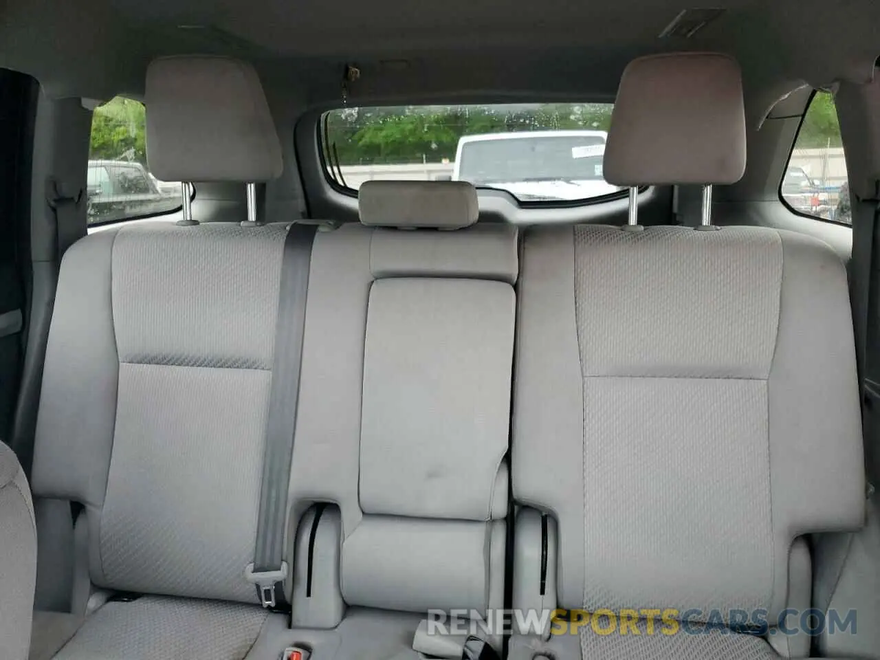 10 Photograph of a damaged car 5TDZARFH6KS059995 TOYOTA HIGHLANDER 2019