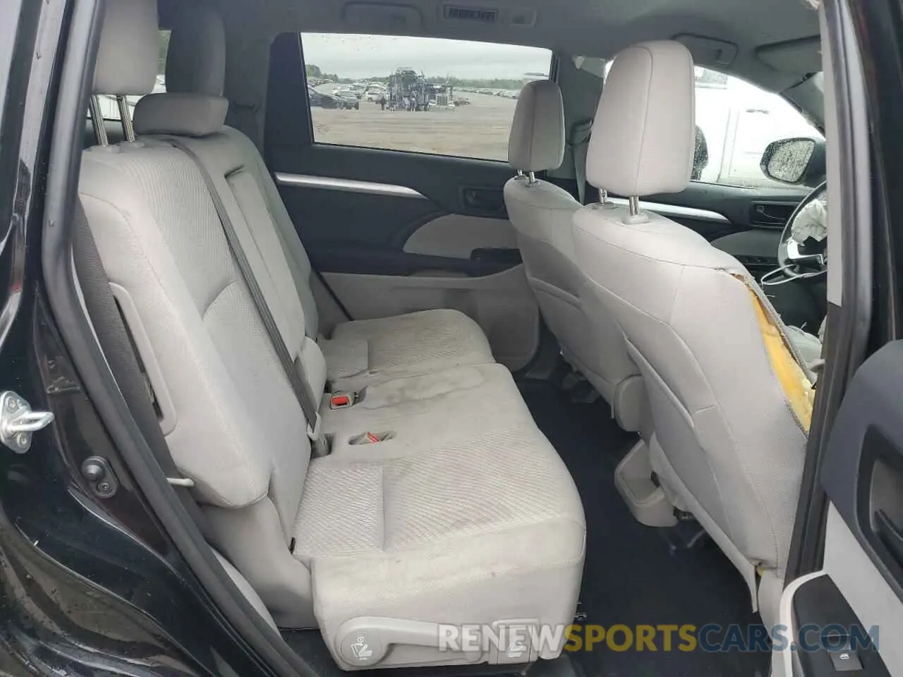 11 Photograph of a damaged car 5TDZARFH6KS059995 TOYOTA HIGHLANDER 2019