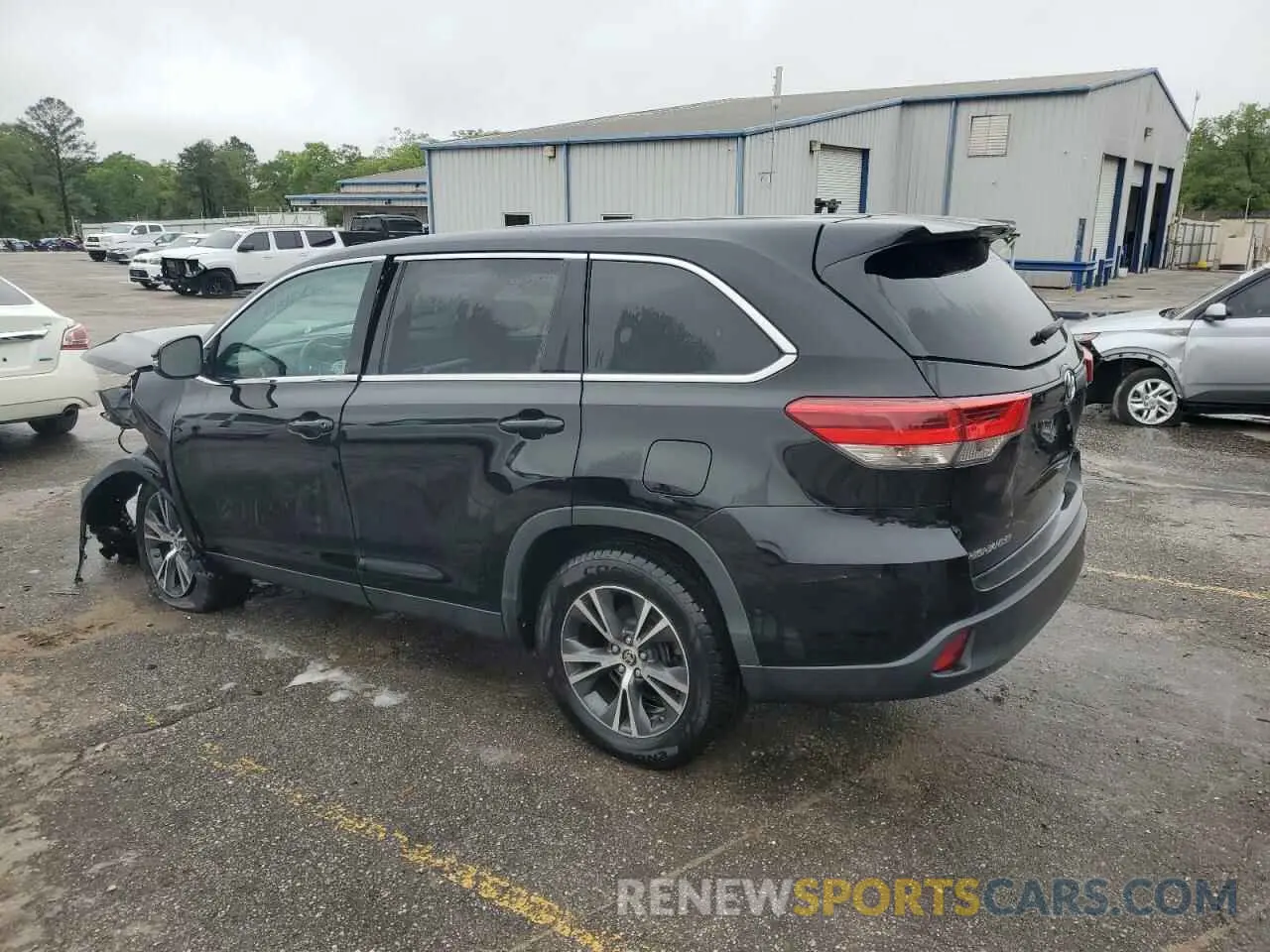 2 Photograph of a damaged car 5TDZARFH6KS059995 TOYOTA HIGHLANDER 2019