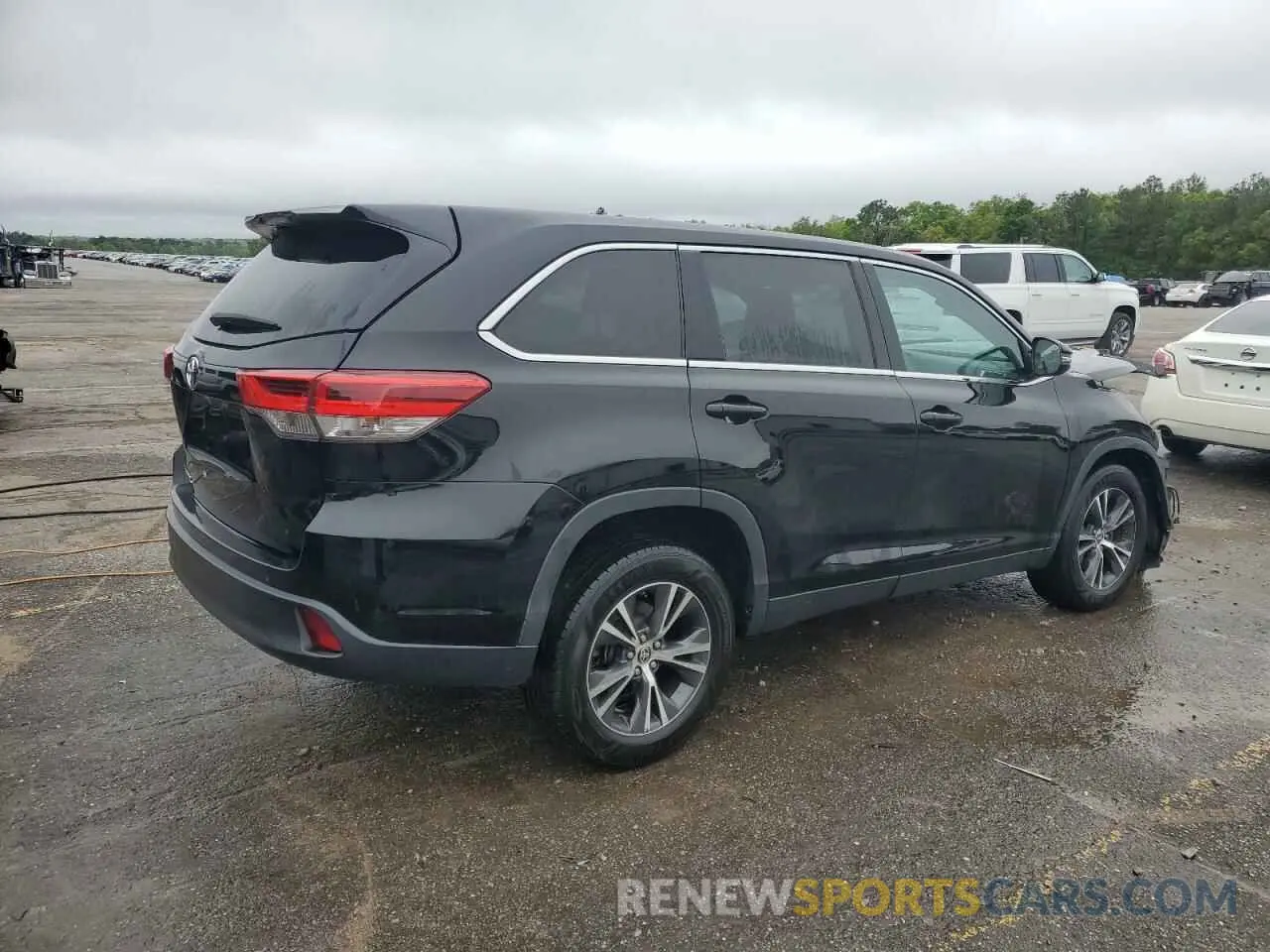 3 Photograph of a damaged car 5TDZARFH6KS059995 TOYOTA HIGHLANDER 2019