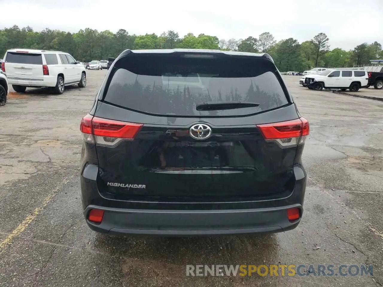 6 Photograph of a damaged car 5TDZARFH6KS059995 TOYOTA HIGHLANDER 2019