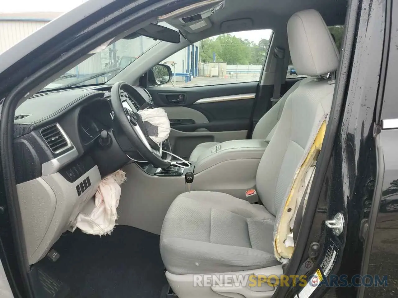 7 Photograph of a damaged car 5TDZARFH6KS059995 TOYOTA HIGHLANDER 2019