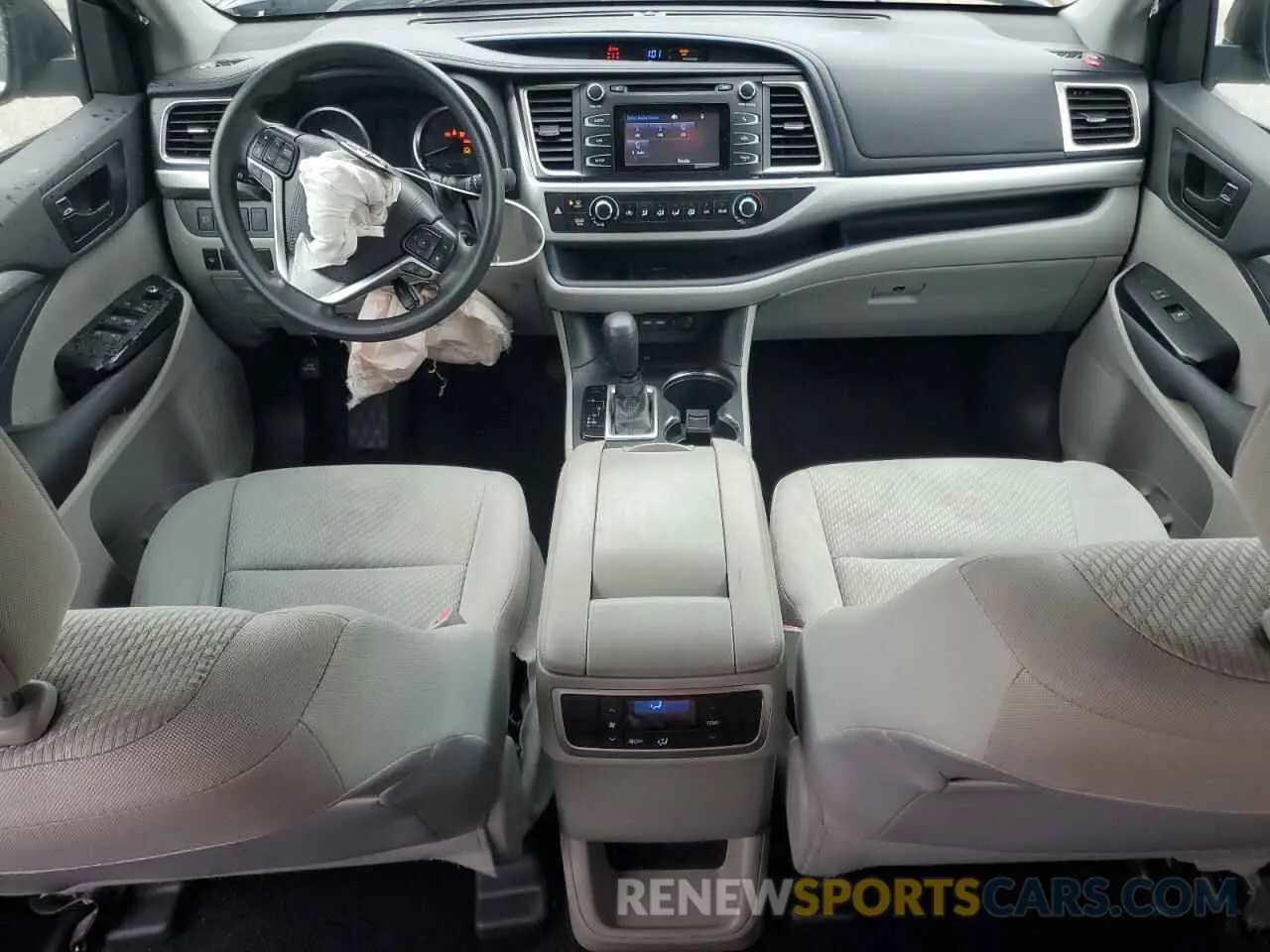 8 Photograph of a damaged car 5TDZARFH6KS059995 TOYOTA HIGHLANDER 2019