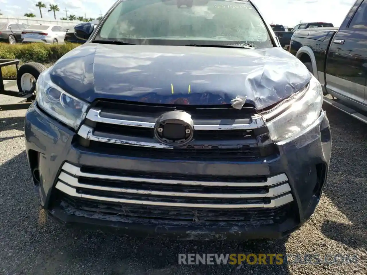 10 Photograph of a damaged car 5TDZARFH6KS061231 TOYOTA HIGHLANDER 2019