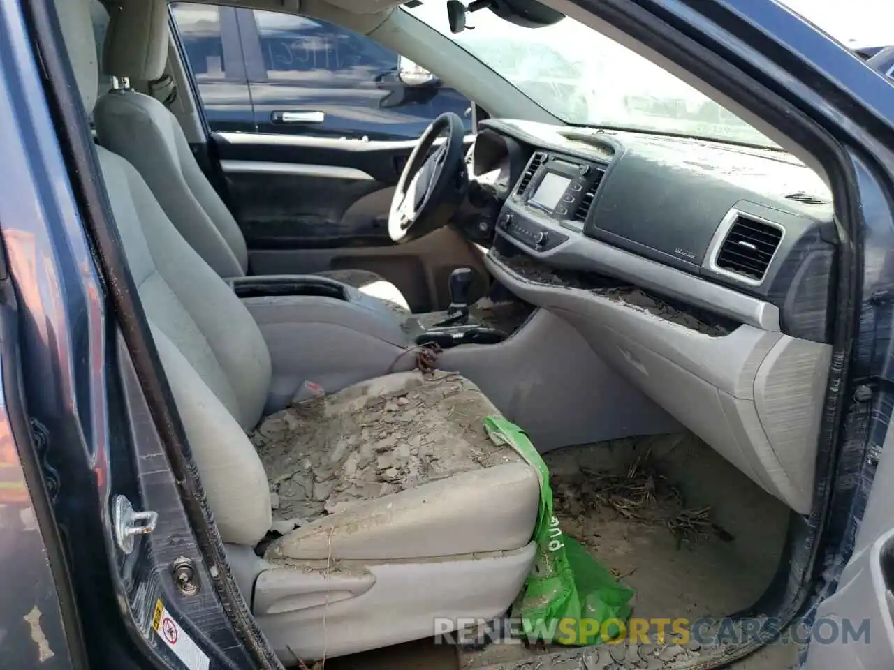 5 Photograph of a damaged car 5TDZARFH6KS061231 TOYOTA HIGHLANDER 2019