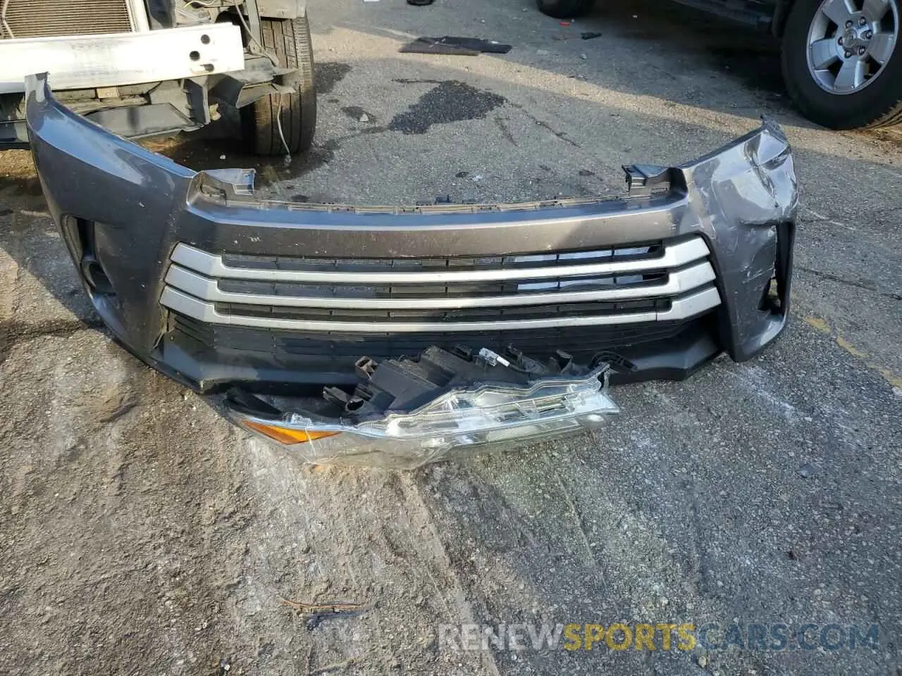 13 Photograph of a damaged car 5TDZARFH7KS041988 TOYOTA HIGHLANDER 2019