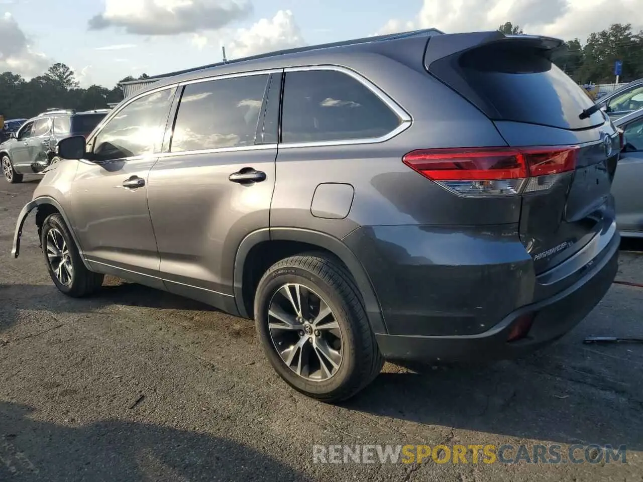 2 Photograph of a damaged car 5TDZARFH7KS041988 TOYOTA HIGHLANDER 2019