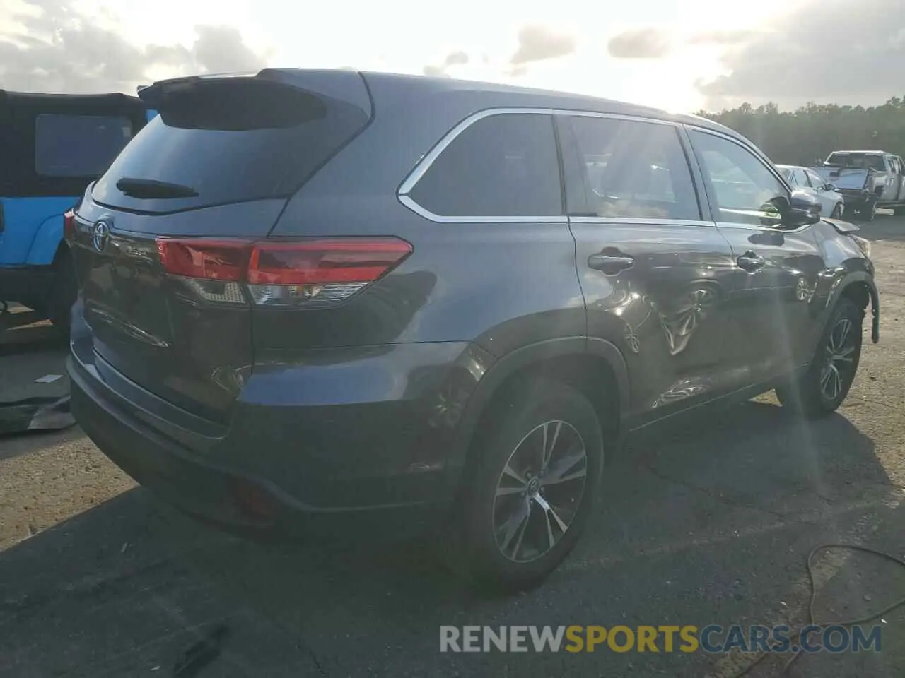 3 Photograph of a damaged car 5TDZARFH7KS041988 TOYOTA HIGHLANDER 2019
