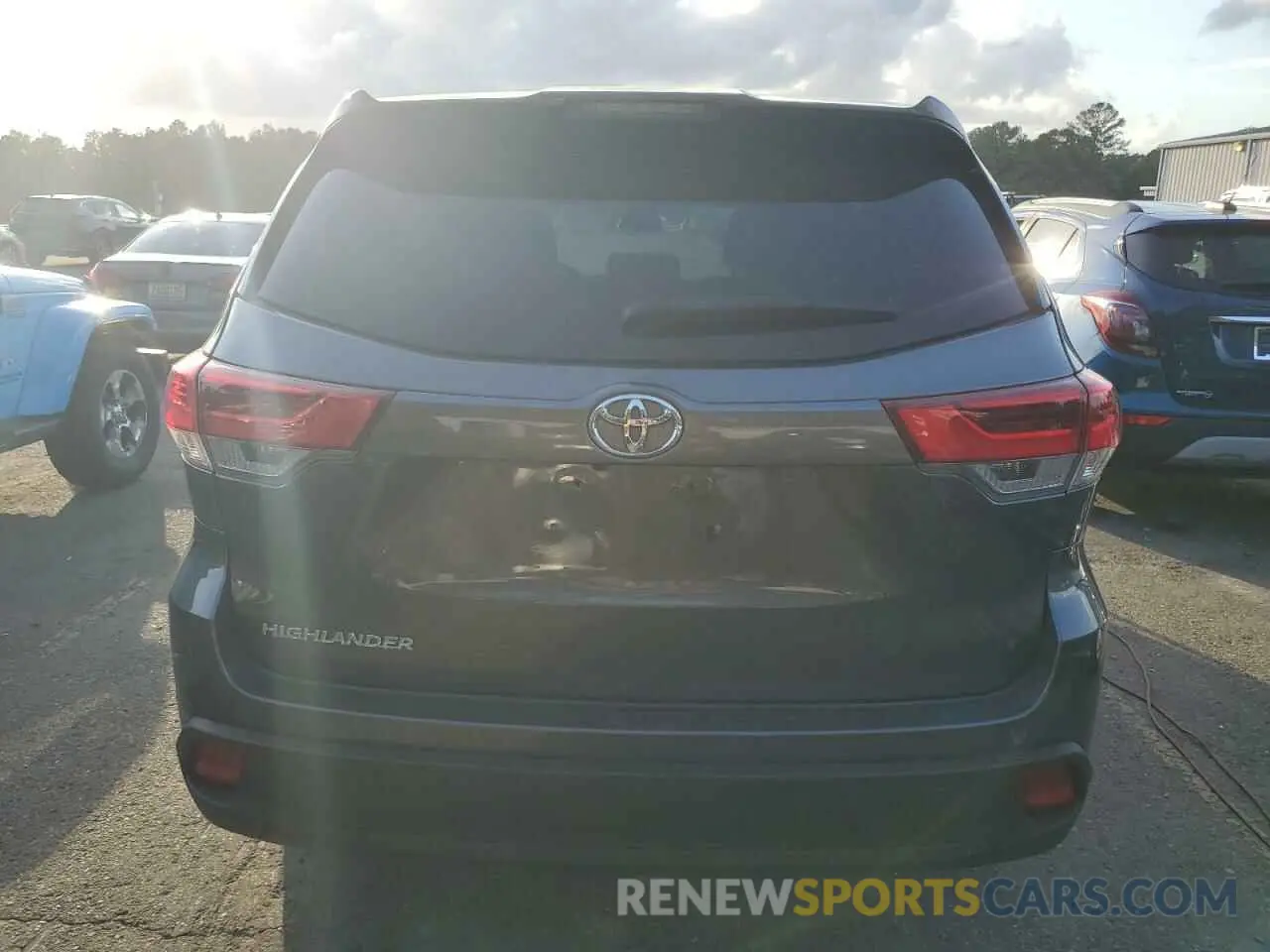 6 Photograph of a damaged car 5TDZARFH7KS041988 TOYOTA HIGHLANDER 2019