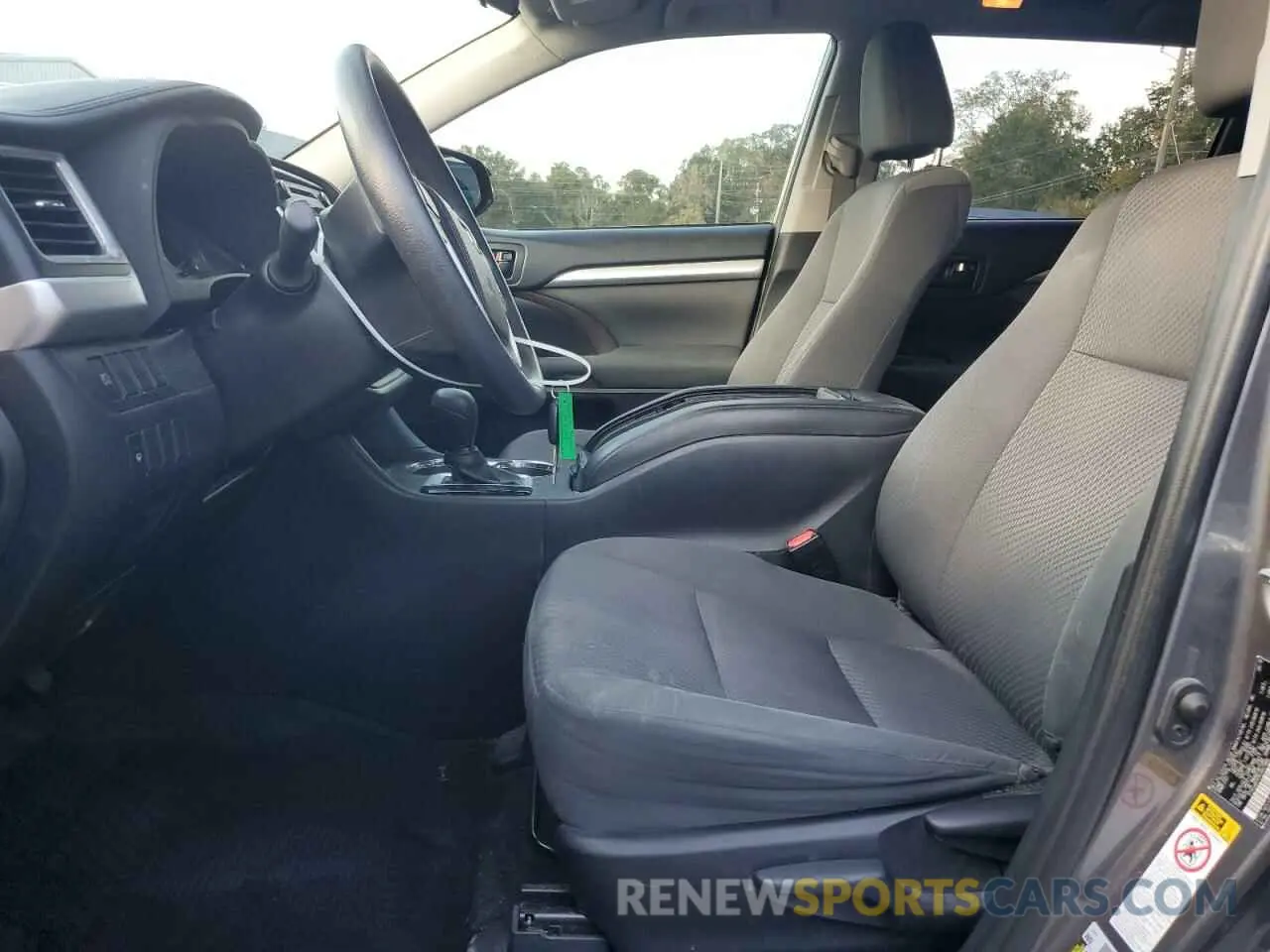7 Photograph of a damaged car 5TDZARFH7KS041988 TOYOTA HIGHLANDER 2019