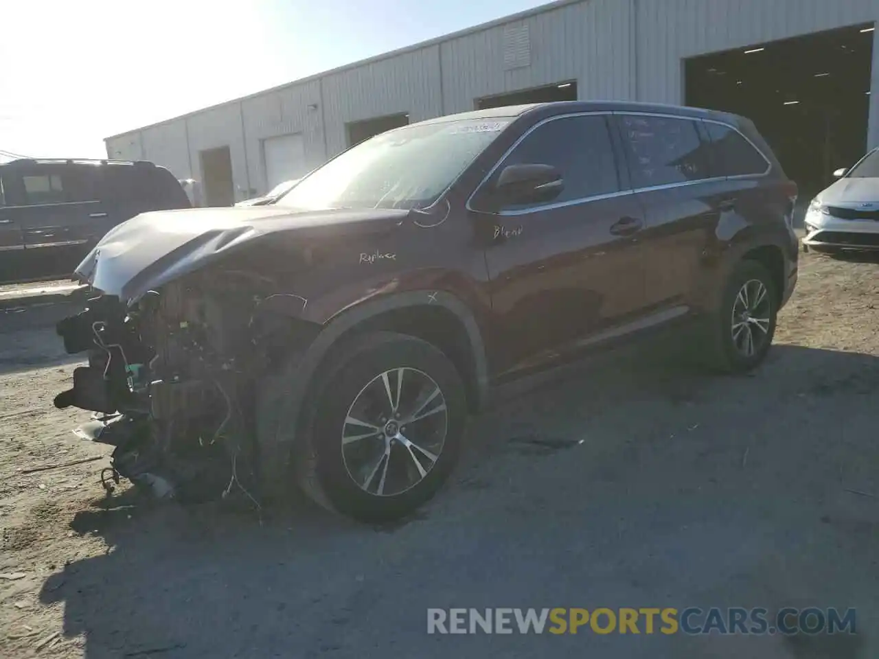 1 Photograph of a damaged car 5TDZARFH7KS042302 TOYOTA HIGHLANDER 2019