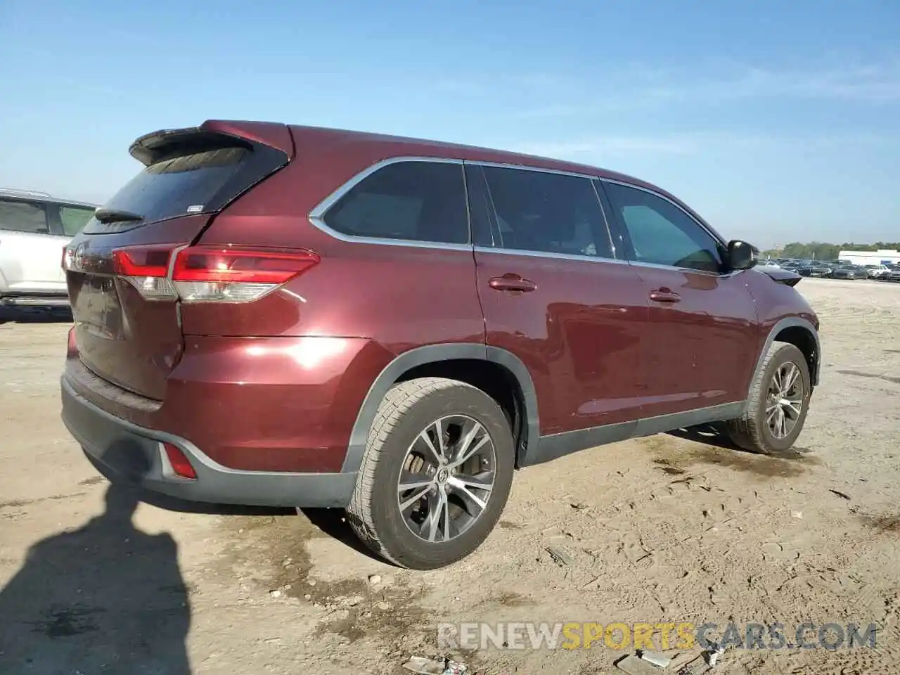 3 Photograph of a damaged car 5TDZARFH7KS042302 TOYOTA HIGHLANDER 2019