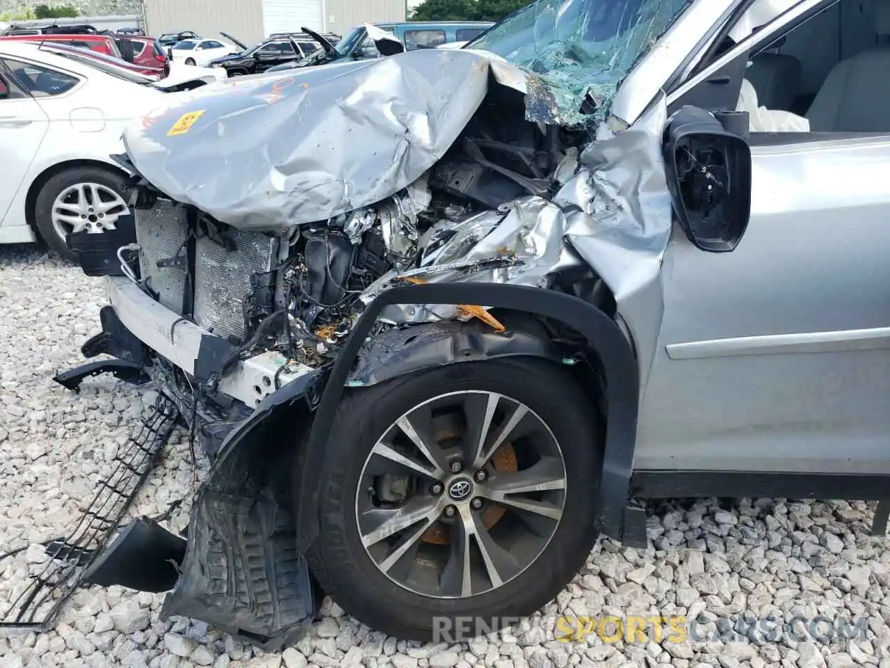 9 Photograph of a damaged car 5TDZARFH7KS042512 TOYOTA HIGHLANDER 2019