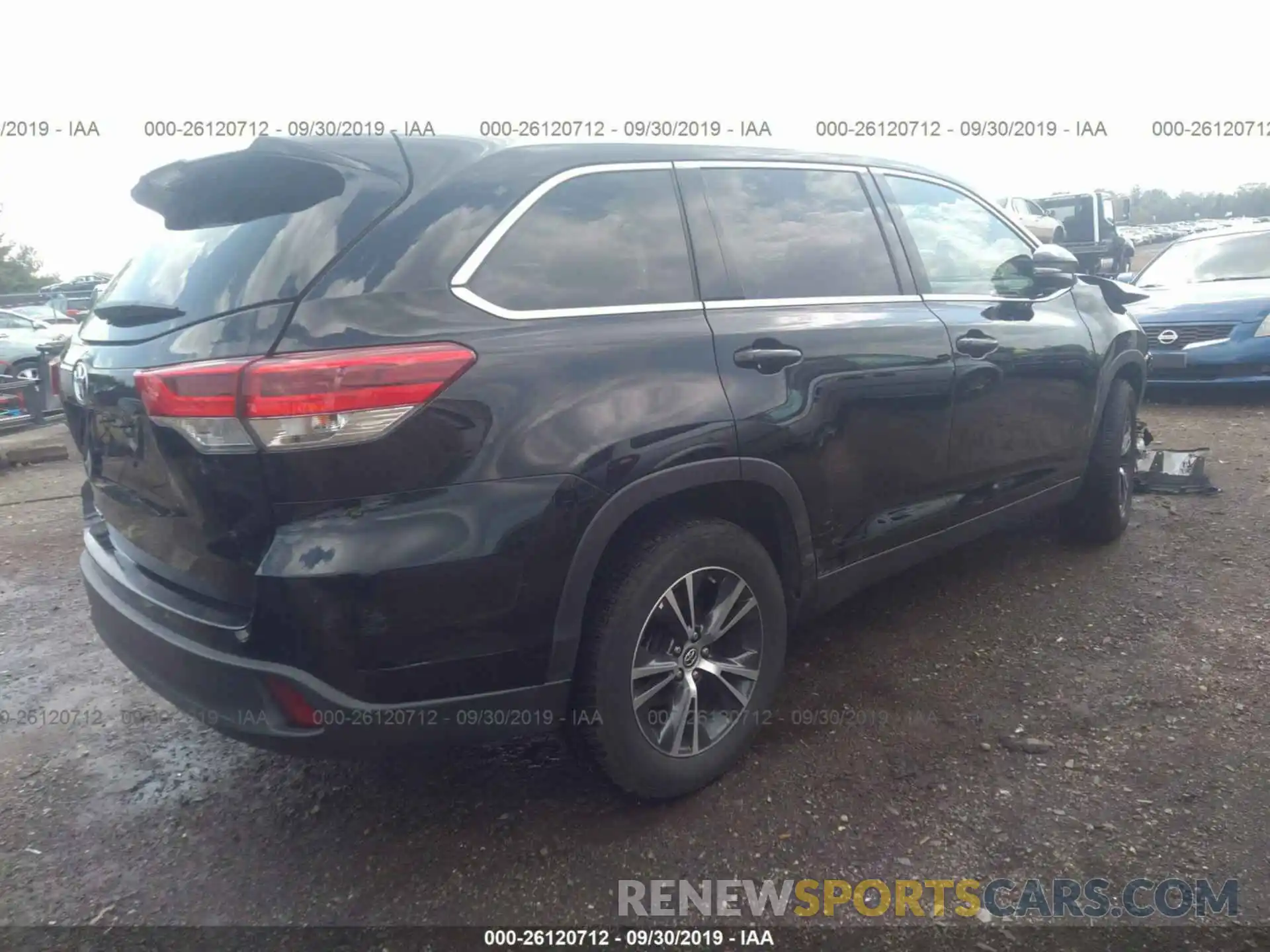 4 Photograph of a damaged car 5TDZARFH7KS042817 TOYOTA HIGHLANDER 2019