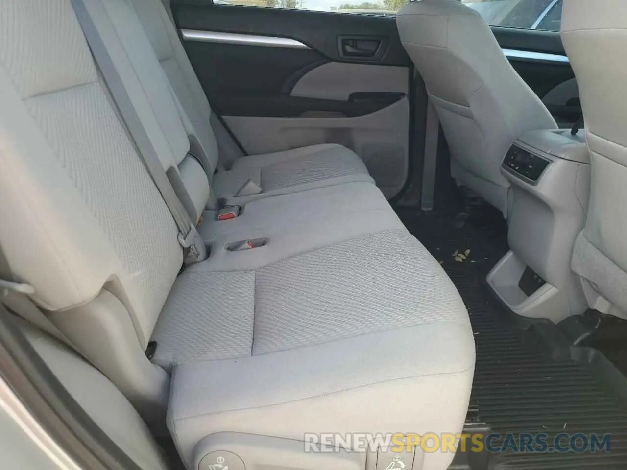 11 Photograph of a damaged car 5TDZARFH7KS044258 TOYOTA HIGHLANDER 2019