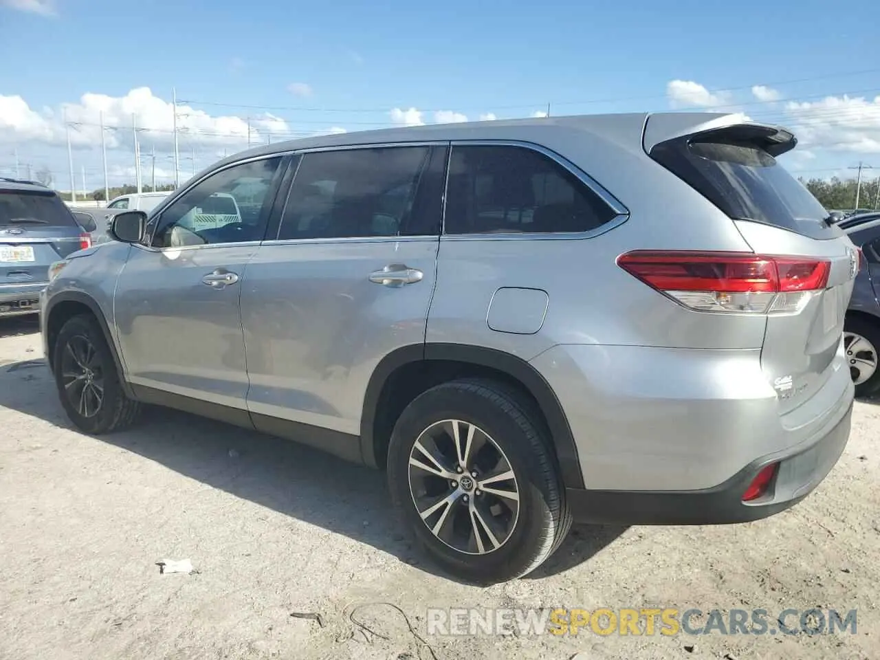 2 Photograph of a damaged car 5TDZARFH7KS044258 TOYOTA HIGHLANDER 2019