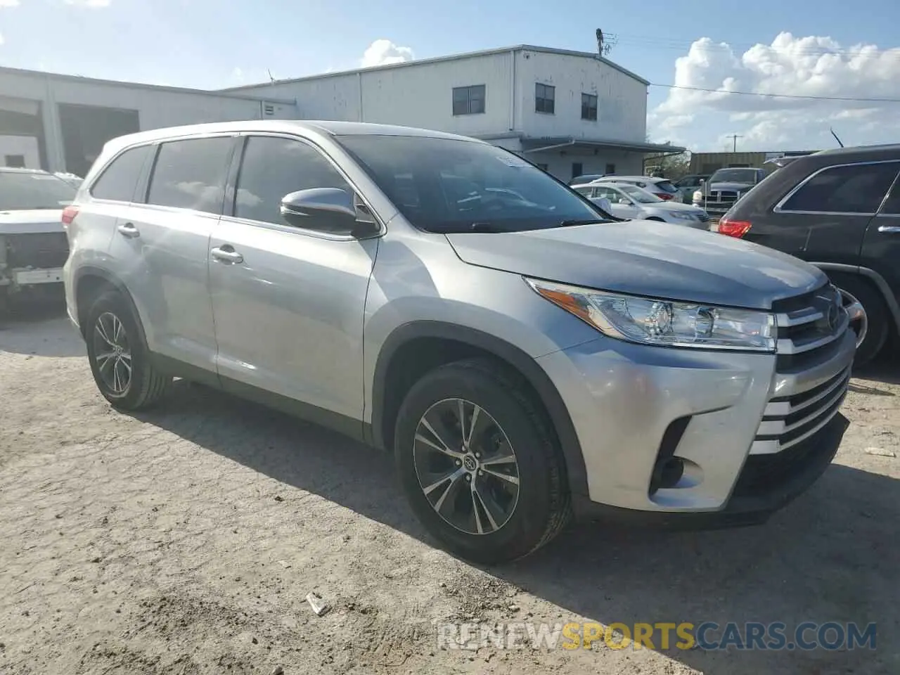 4 Photograph of a damaged car 5TDZARFH7KS044258 TOYOTA HIGHLANDER 2019