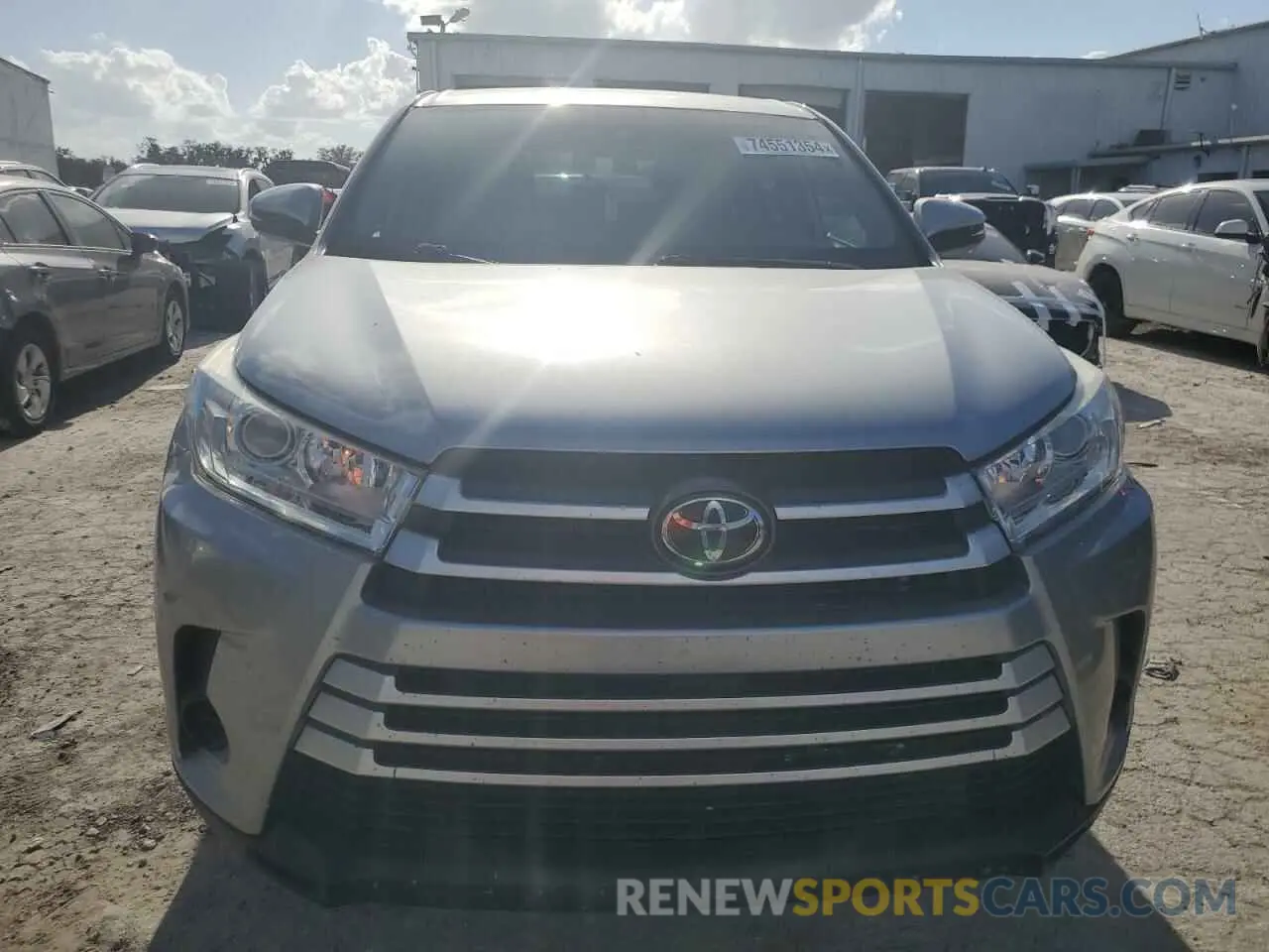 5 Photograph of a damaged car 5TDZARFH7KS044258 TOYOTA HIGHLANDER 2019