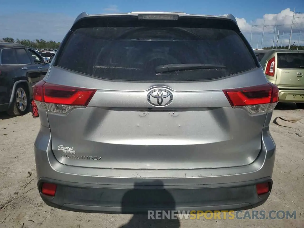 6 Photograph of a damaged car 5TDZARFH7KS044258 TOYOTA HIGHLANDER 2019