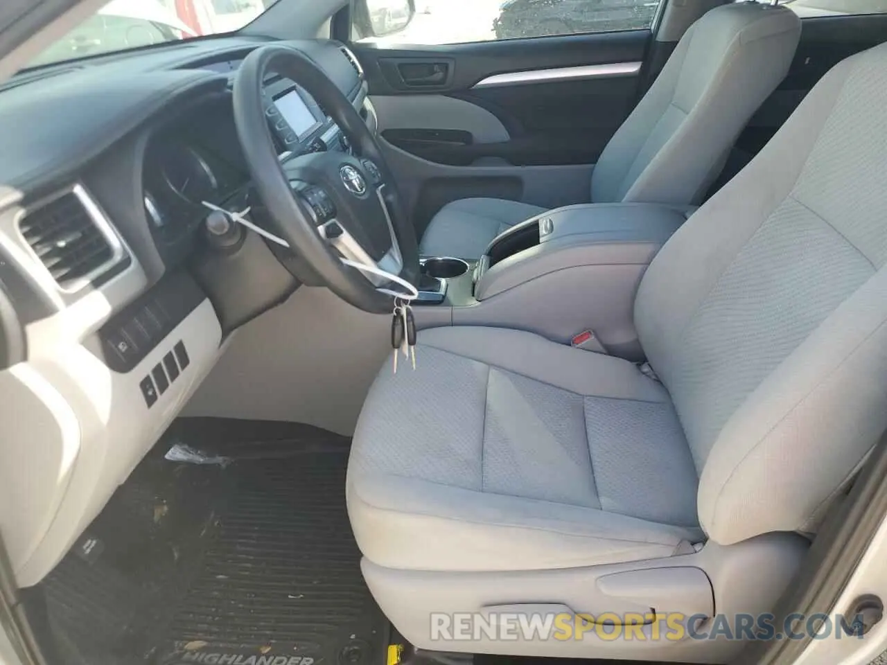 7 Photograph of a damaged car 5TDZARFH7KS044258 TOYOTA HIGHLANDER 2019