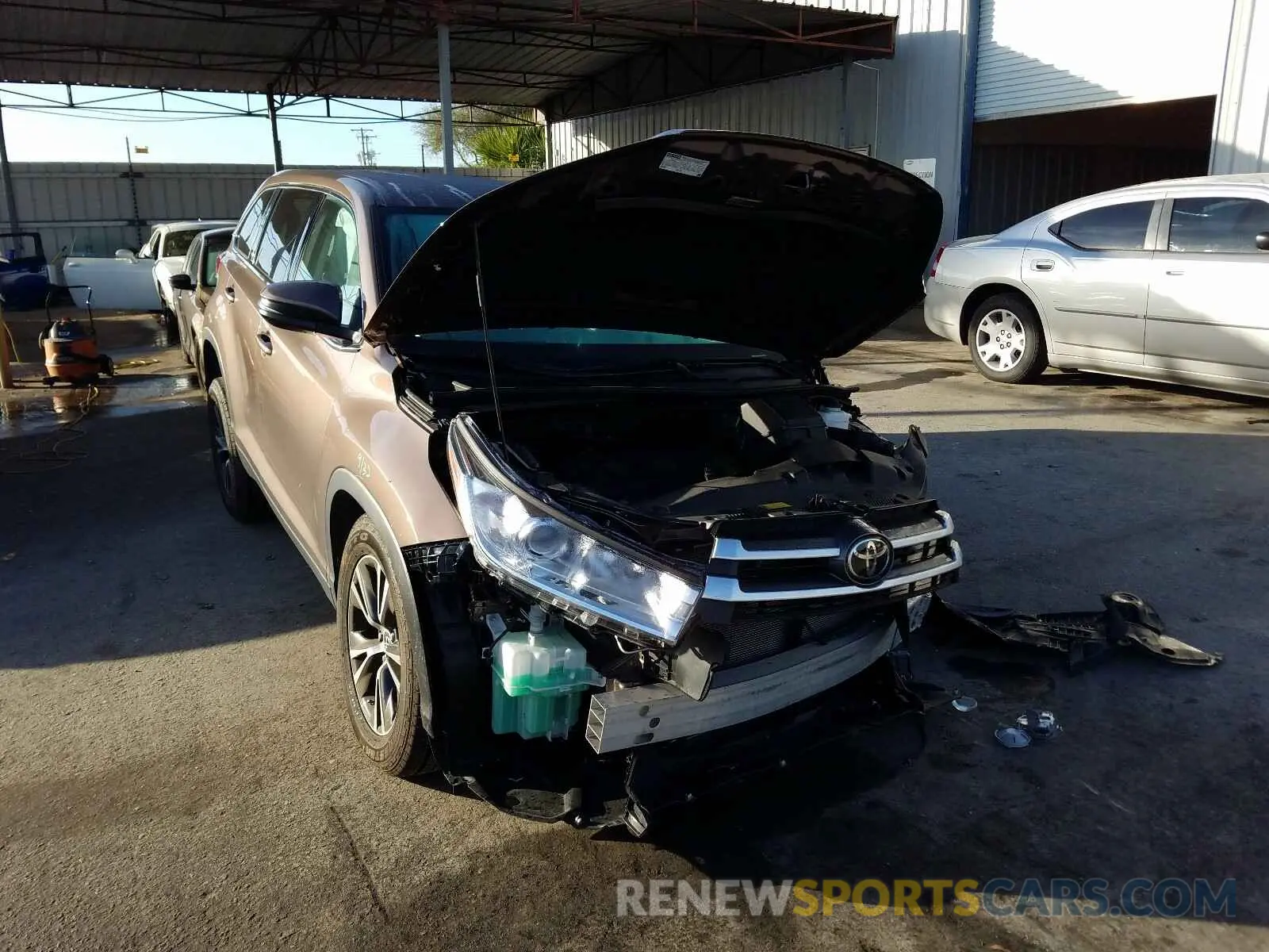 1 Photograph of a damaged car 5TDZARFH7KS044597 TOYOTA HIGHLANDER 2019