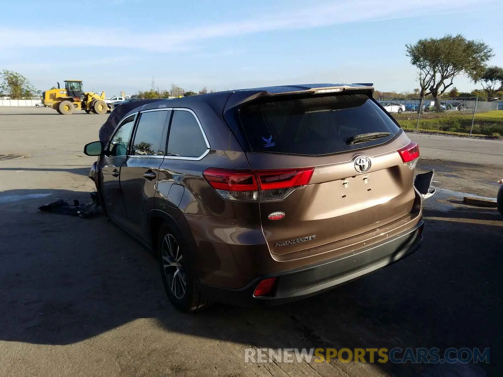 3 Photograph of a damaged car 5TDZARFH7KS044597 TOYOTA HIGHLANDER 2019