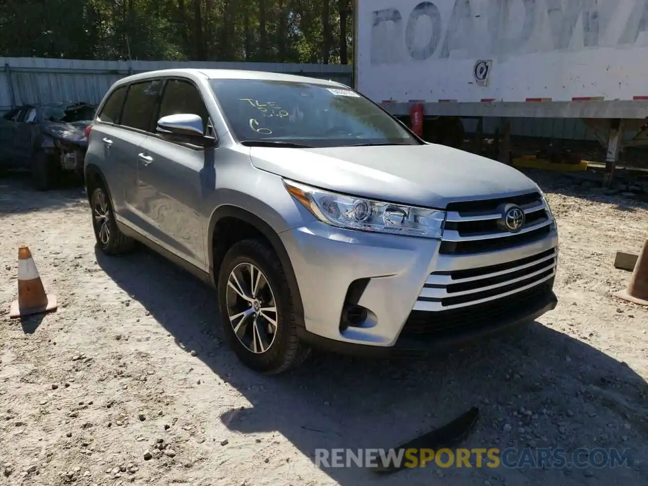 1 Photograph of a damaged car 5TDZARFH7KS044681 TOYOTA HIGHLANDER 2019