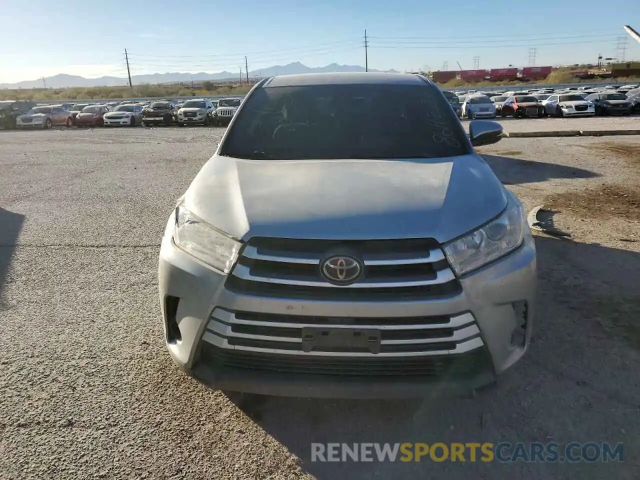 5 Photograph of a damaged car 5TDZARFH7KS045121 TOYOTA HIGHLANDER 2019