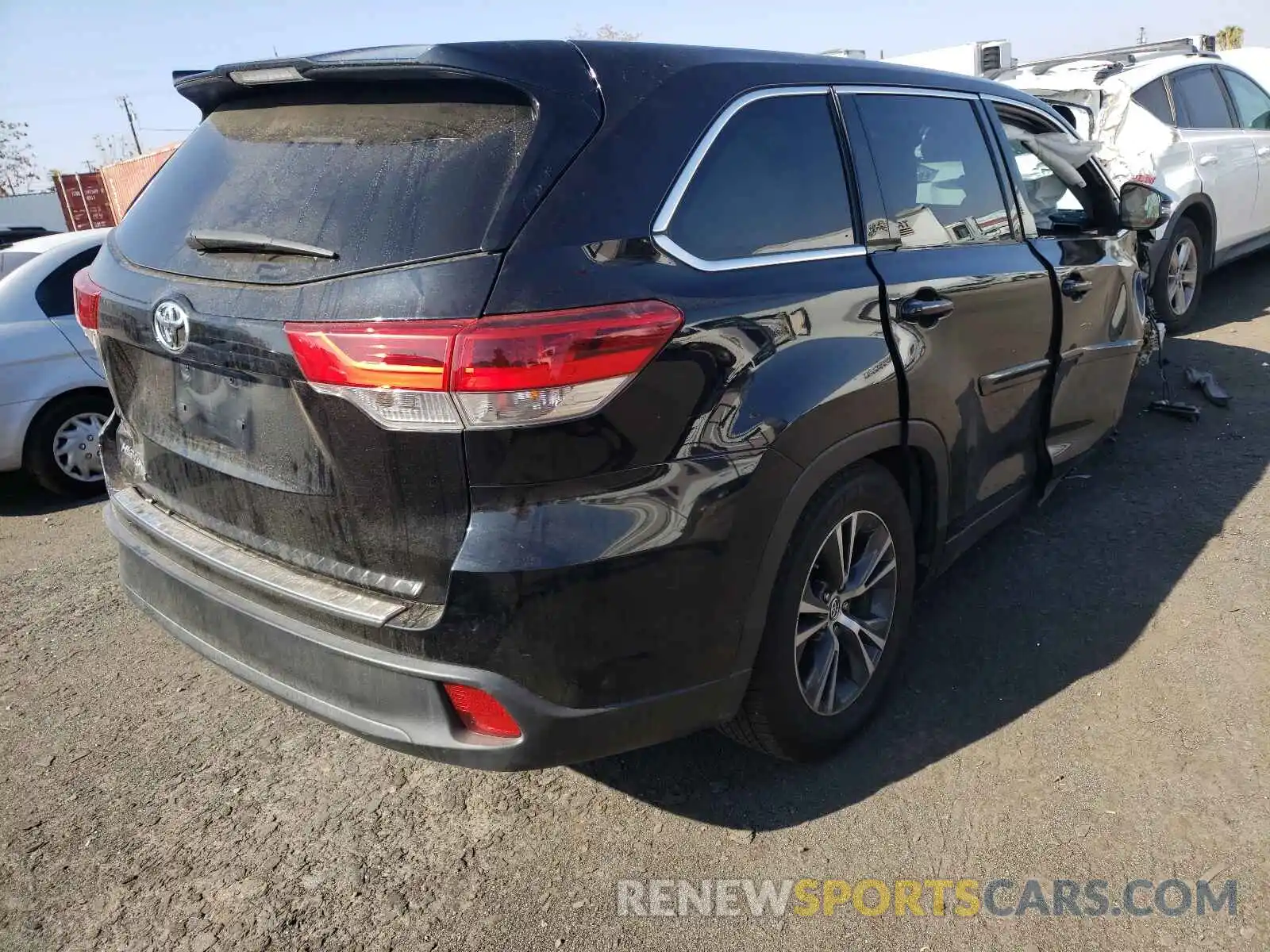 4 Photograph of a damaged car 5TDZARFH7KS047094 TOYOTA HIGHLANDER 2019