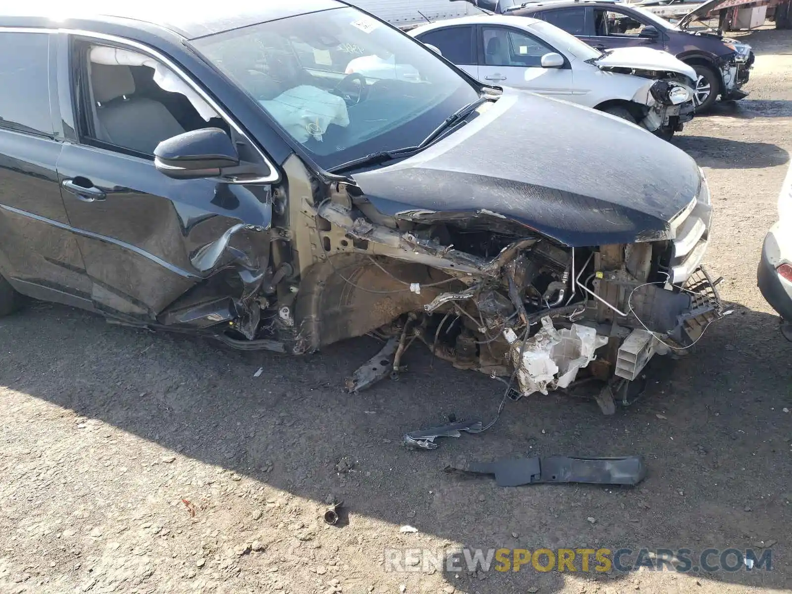 9 Photograph of a damaged car 5TDZARFH7KS047094 TOYOTA HIGHLANDER 2019