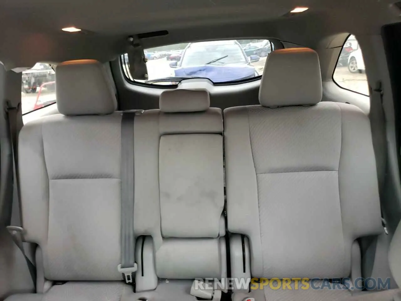 10 Photograph of a damaged car 5TDZARFH7KS049069 TOYOTA HIGHLANDER 2019