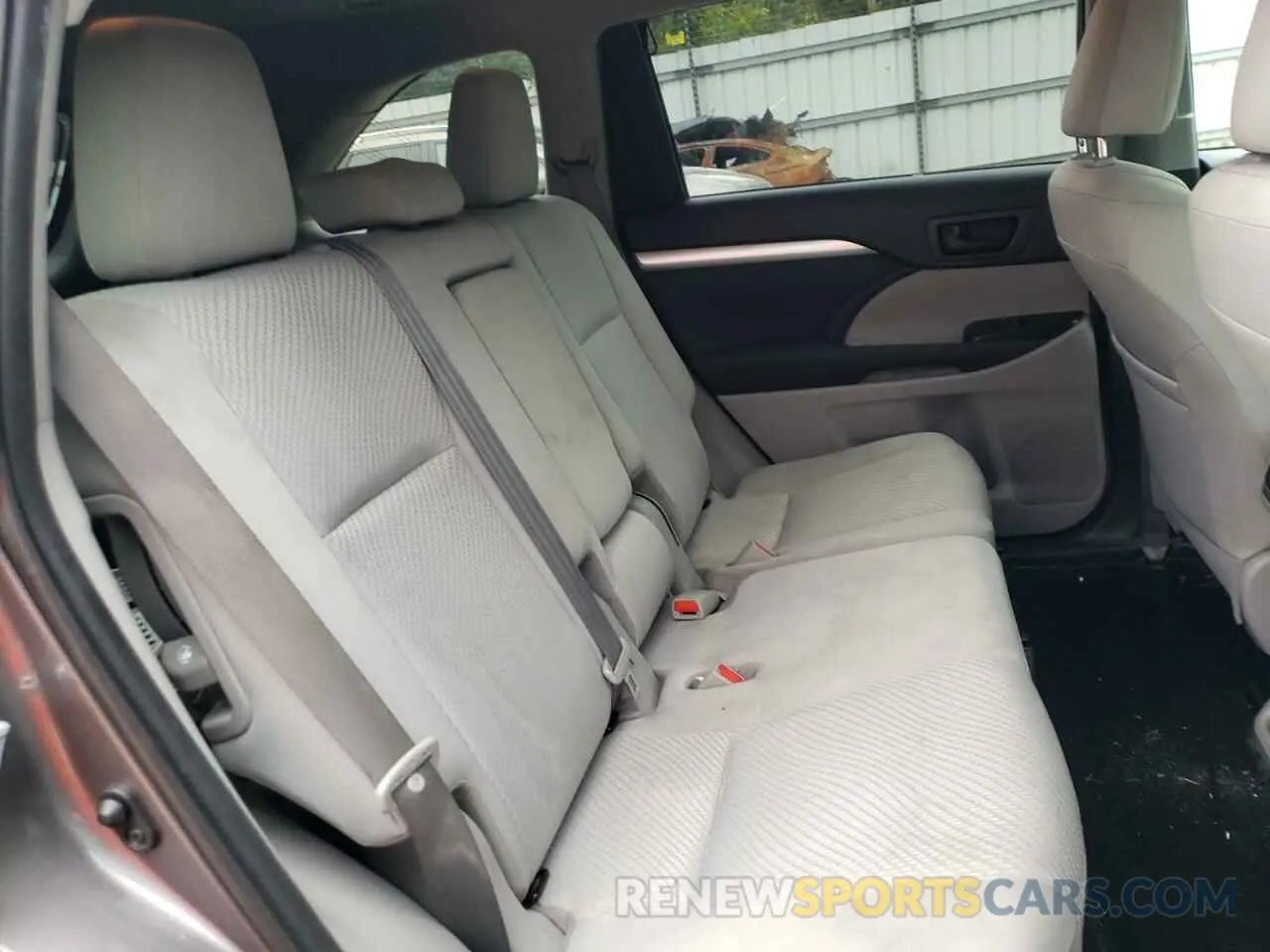 11 Photograph of a damaged car 5TDZARFH7KS049069 TOYOTA HIGHLANDER 2019