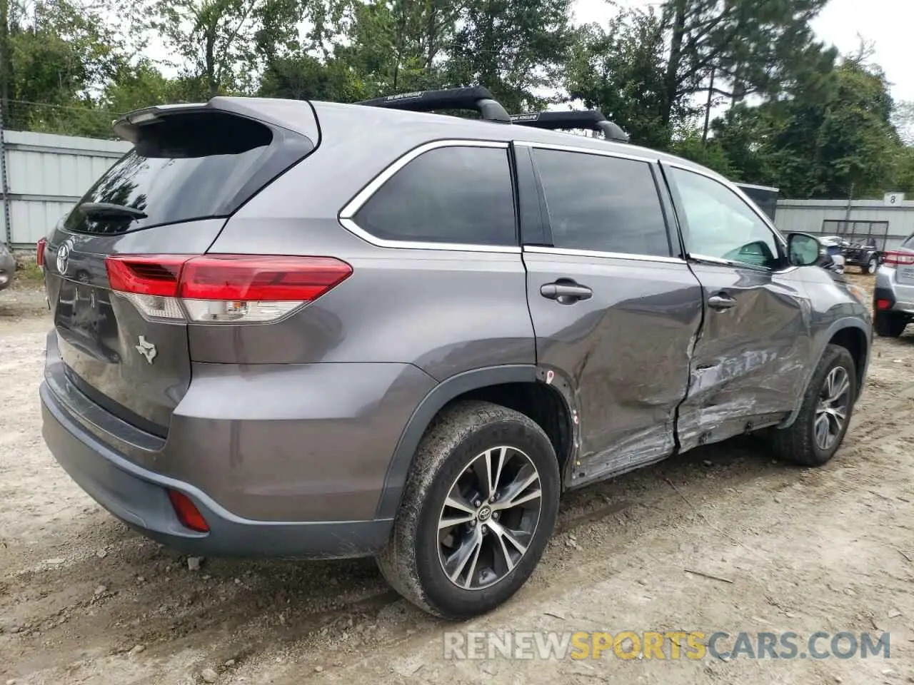 3 Photograph of a damaged car 5TDZARFH7KS049069 TOYOTA HIGHLANDER 2019