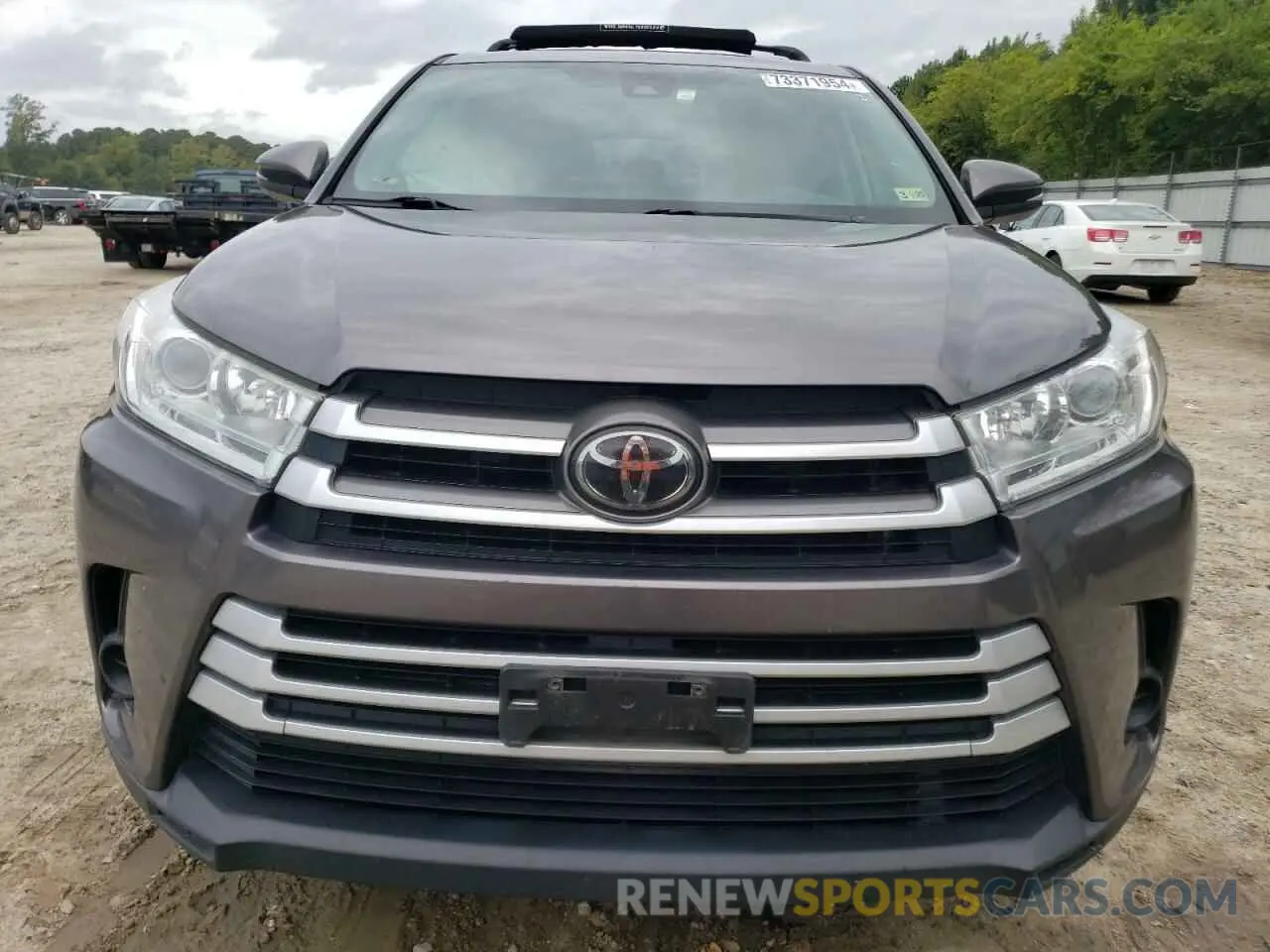 5 Photograph of a damaged car 5TDZARFH7KS049069 TOYOTA HIGHLANDER 2019
