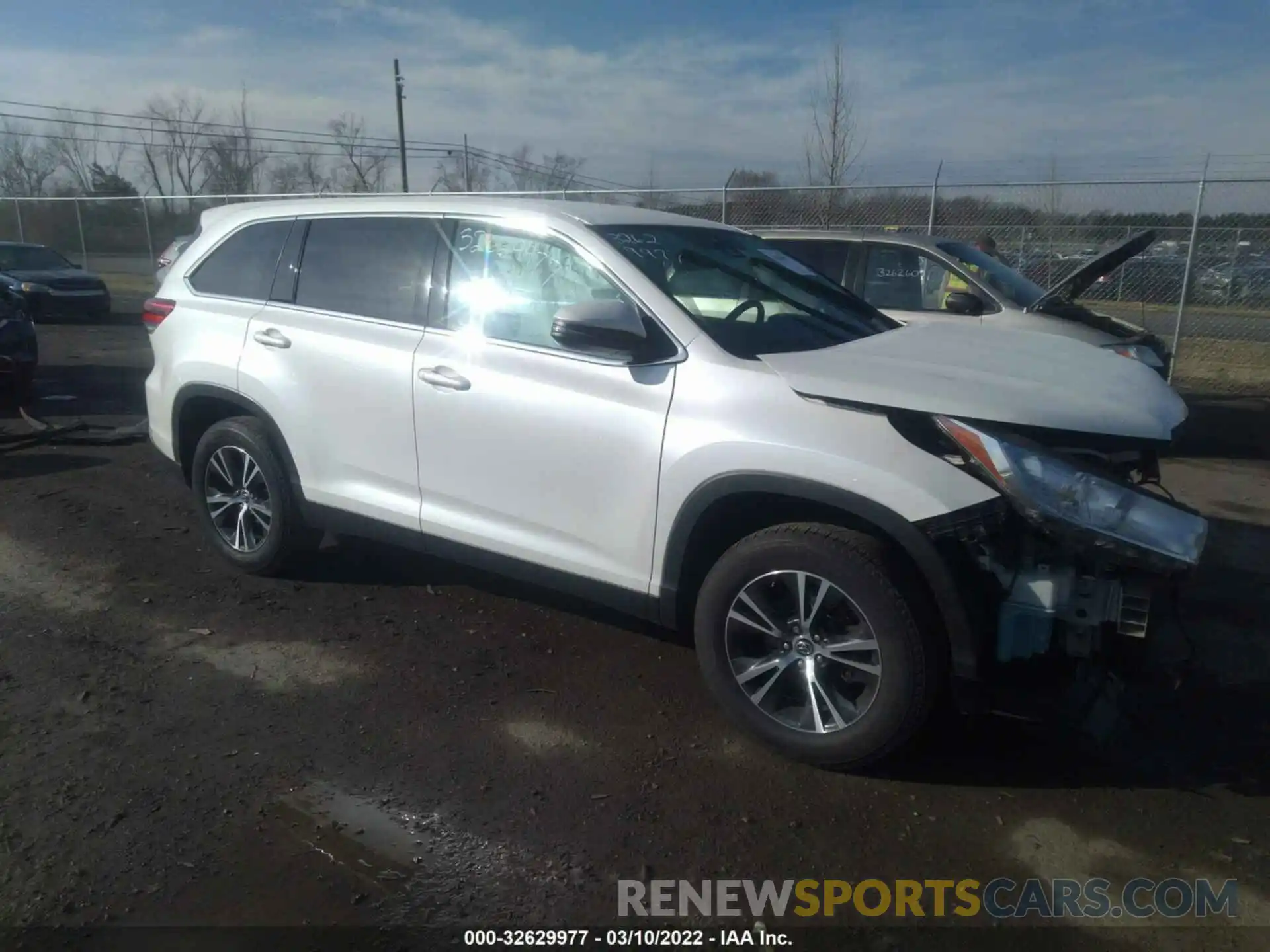 1 Photograph of a damaged car 5TDZARFH7KS049153 TOYOTA HIGHLANDER 2019