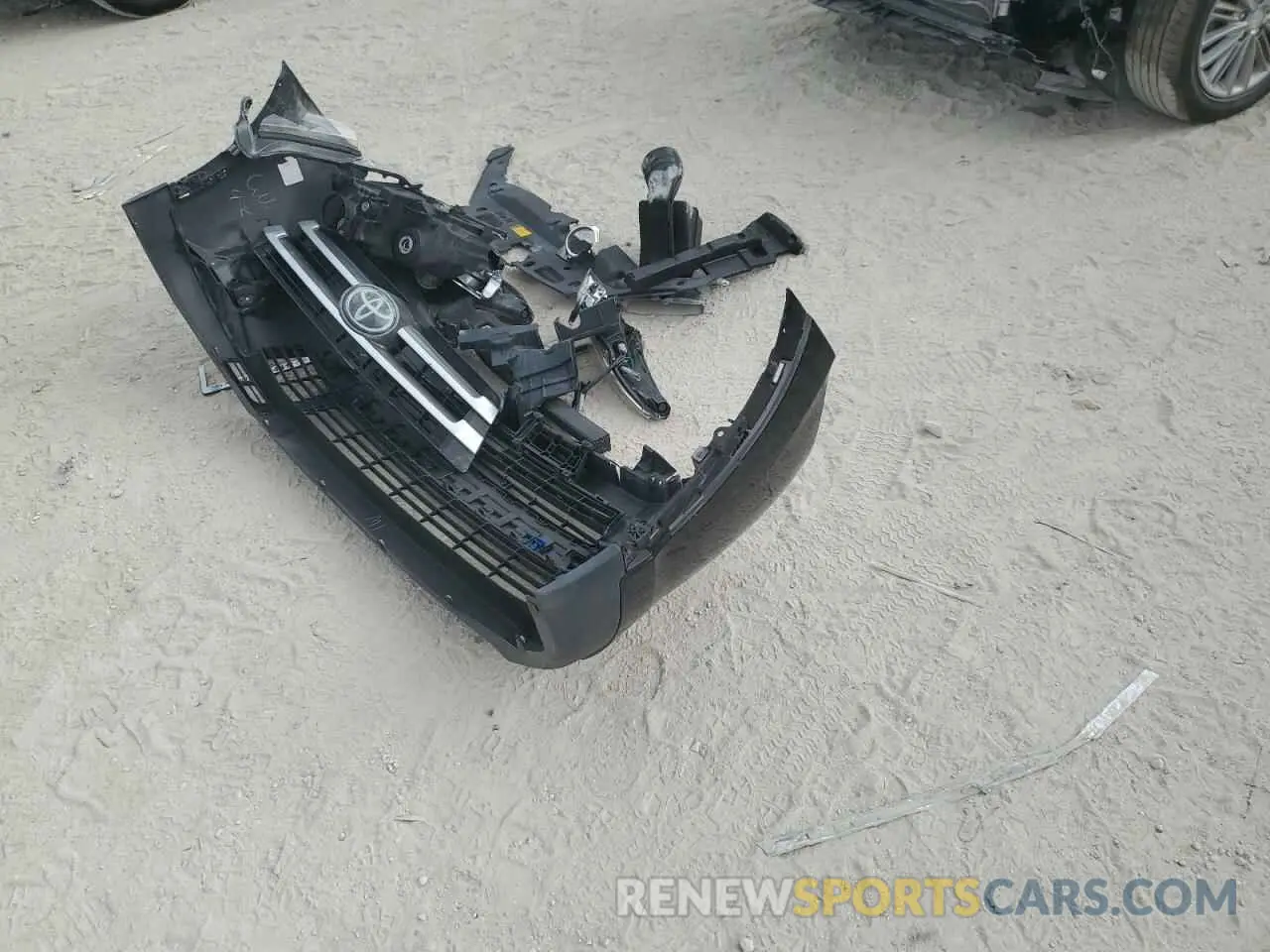 13 Photograph of a damaged car 5TDZARFH7KS049699 TOYOTA HIGHLANDER 2019