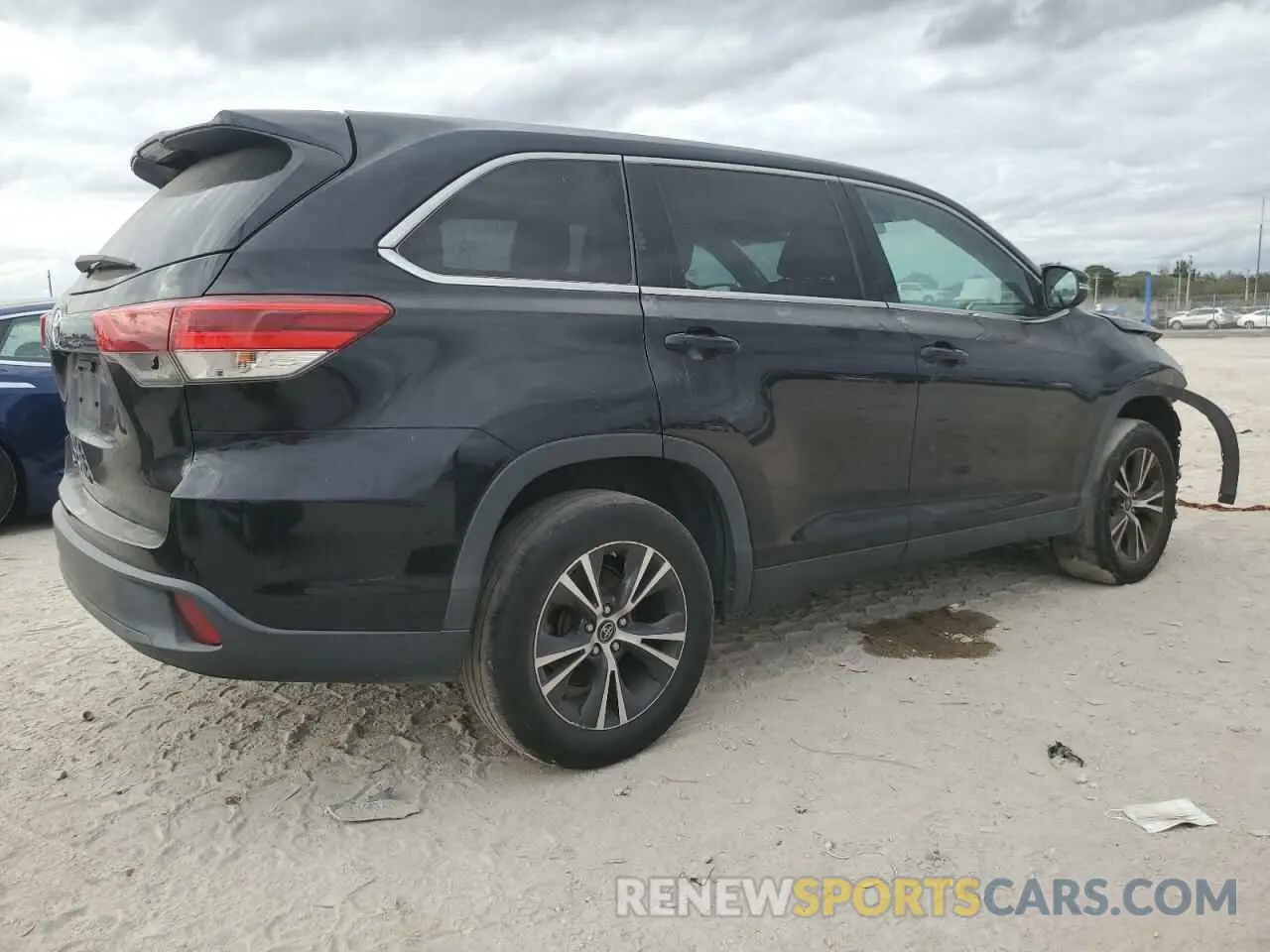 3 Photograph of a damaged car 5TDZARFH7KS049699 TOYOTA HIGHLANDER 2019