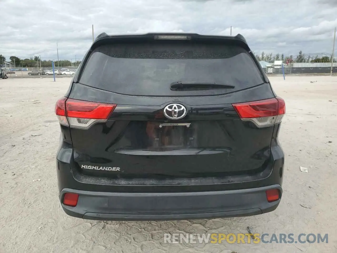 6 Photograph of a damaged car 5TDZARFH7KS049699 TOYOTA HIGHLANDER 2019