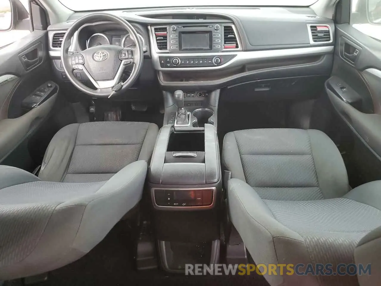8 Photograph of a damaged car 5TDZARFH7KS049699 TOYOTA HIGHLANDER 2019