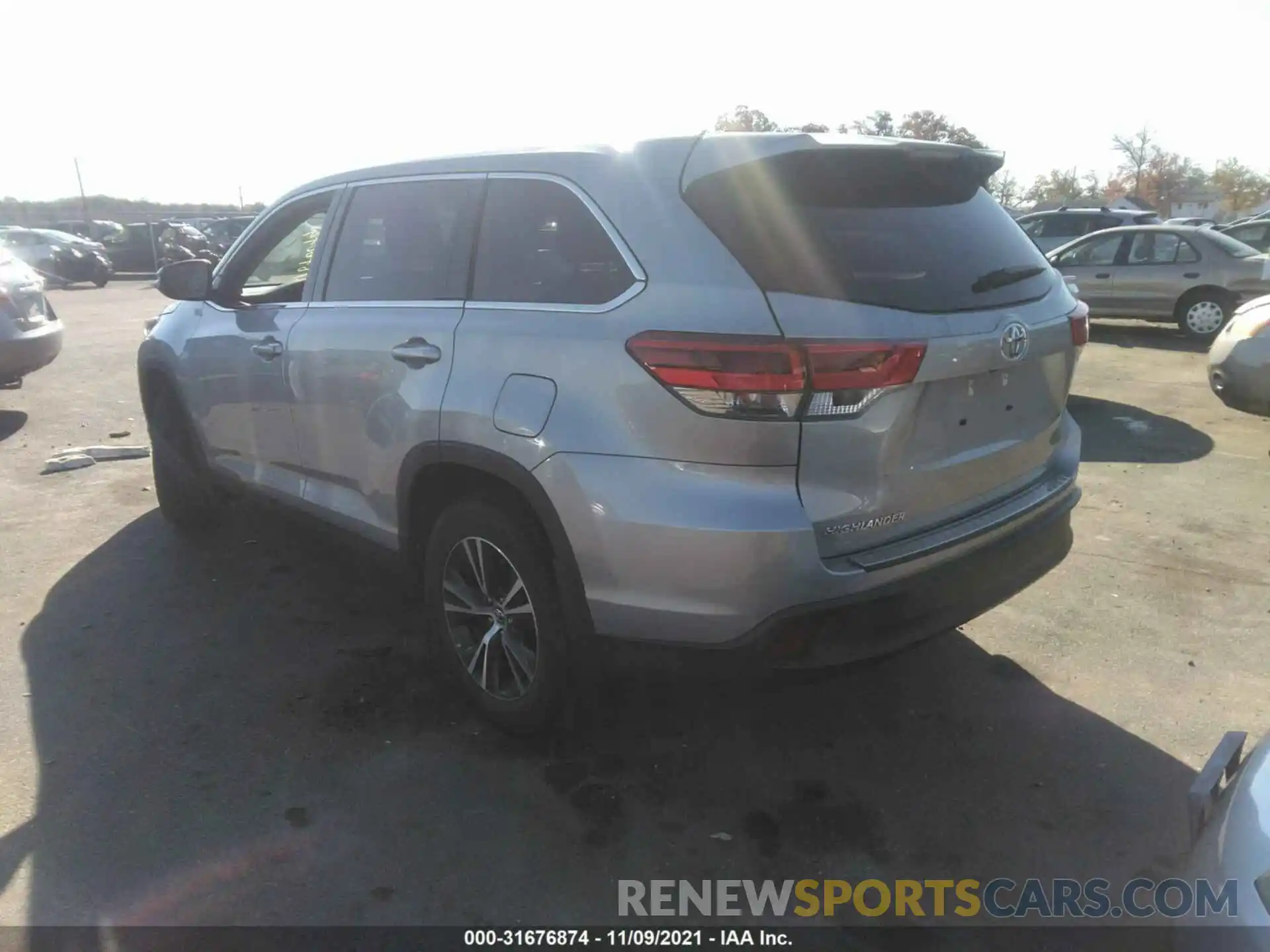 3 Photograph of a damaged car 5TDZARFH7KS052778 TOYOTA HIGHLANDER 2019