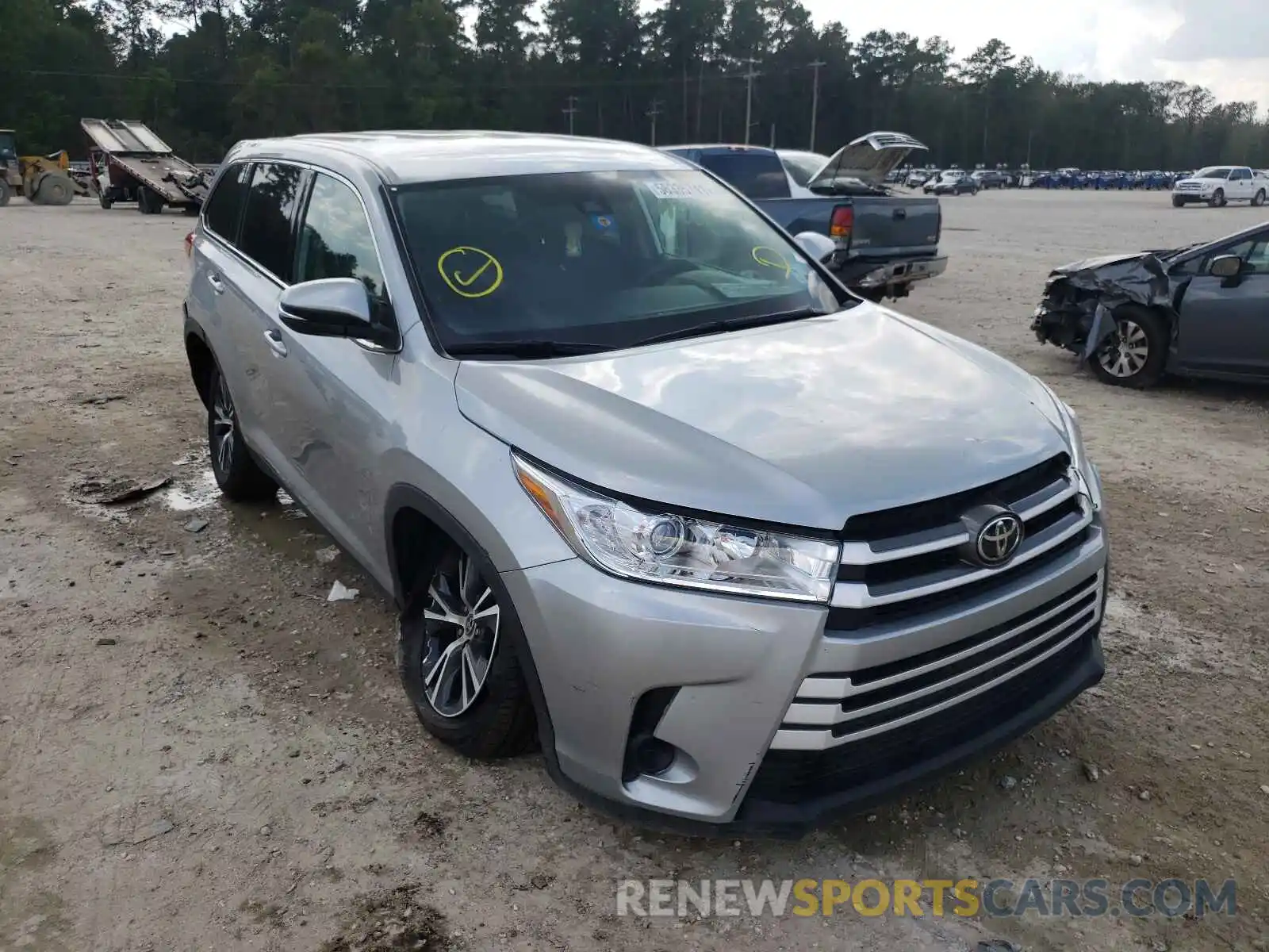 1 Photograph of a damaged car 5TDZARFH7KS054188 TOYOTA HIGHLANDER 2019